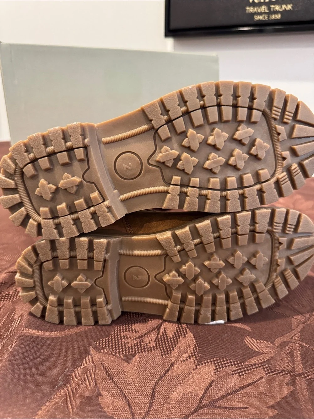 Kenneth Cole Kids Suede Lace-Up Ankle Boot. Size 2.